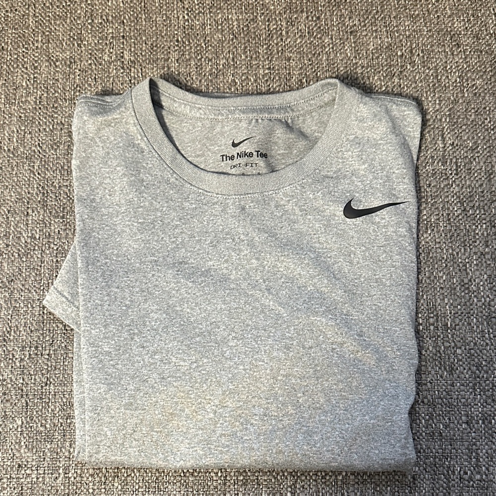 Nike Women's Gray Short Sleeve Tee